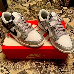 Nike low dunk metallic silver womens 8